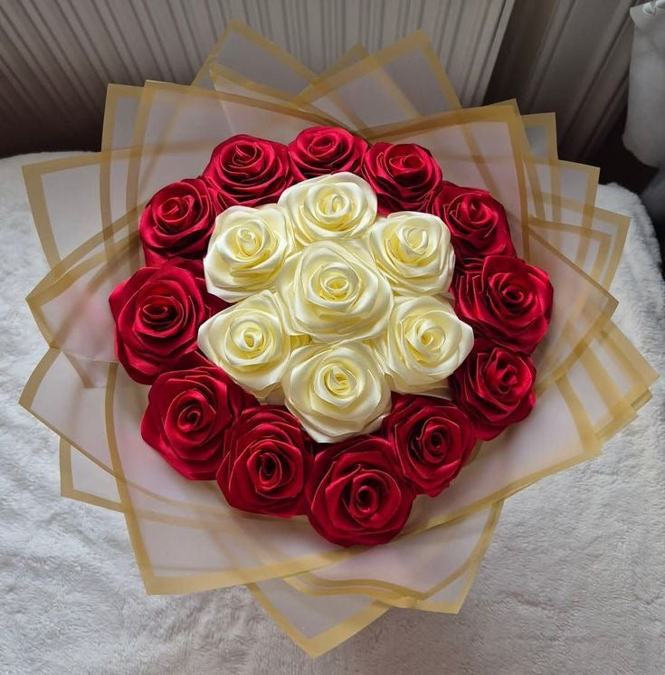 Букет от червени и бели сатенени рози